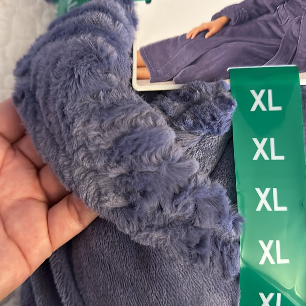 NWT Carole Hochman plush wrap robe with pockets, bluish purple color - Picture 6 of 6